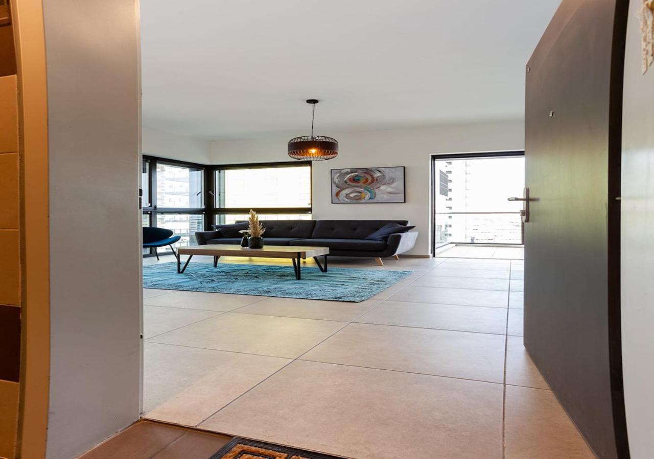Oַ&O Group- Luxury Apt Tower Spectacular Sea View Bat Jám Kültér fotó