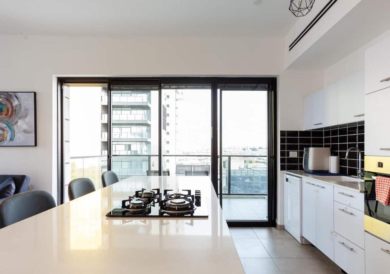 Oַ&O Group- Luxury Apt Tower Spectacular Sea View Bat Jám Kültér fotó